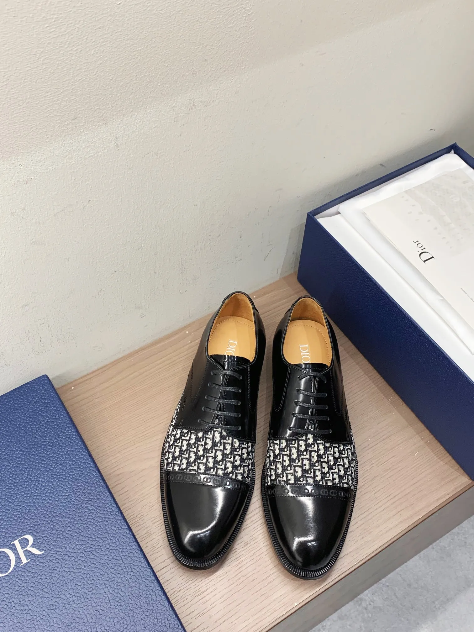 [Dior] Top P: 960💰 Standard code 39-44 (38.45.46 custom-made, non-returnable and non-exchangeable) Dior Dior's latest high-end men's boutique casual leather shoes, imported cowhide upper, water-dyed cowhide lining, imported leather outsole, perfect details are impeccable.